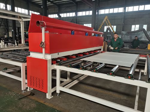 Ultime soluzioni aziendali su Macchina Tagliatrice di Pannelli in Gesso da 3 Metri Personalizzata per Clienti Russi