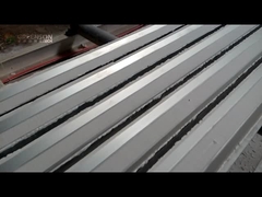 Macchina automatica per la fabbricazione di cornici per soffitti in gesso con linee chiare