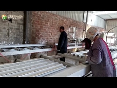 Macchina per la fabbricazione di cornici in gesso