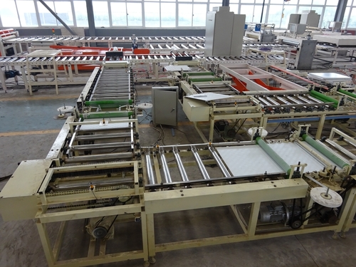 Ultimi blog aziendali su Come funzionano le macchine per la laminazione e le macchine per la perforazione?