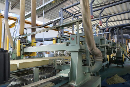 Ultimi blog aziendali su Hebei Greens High Efficiency Rock Mineral Wool Board Linea di posa, cucitura, taglio e modellazione