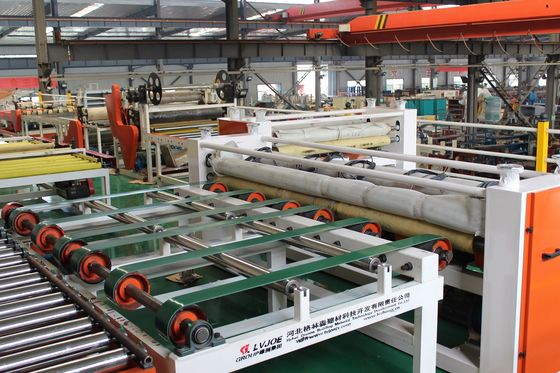 Un buon prezzo. Soffitti automatici del bordo di gesso che fanno macchina in linea