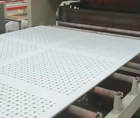 Un buon prezzo. Macchine per la perforazione di fogli di precisione con pressione di perforazione di 160 kg per tavole multi-materiali e tipi di fori personalizzabili in linea