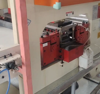 Un buon prezzo. Macchina per punzonatura per perforazione per perforazione automatica completa personalizzata in linea