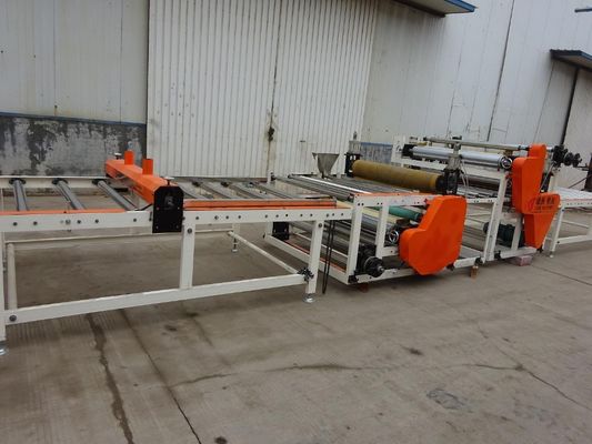 Un buon prezzo. Macchina di laminazione del rivestimento del tessuto di vetro di fibra del pannello di carta e gesso o del muro a secco in linea