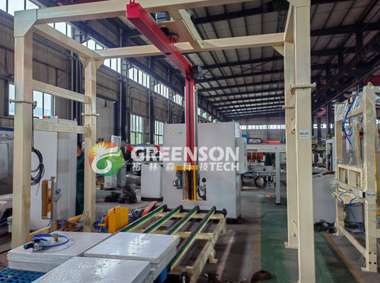 Un buon prezzo. Automatic 60x60cm PVC Coated Gypsum Ceiling Tile Making Machine with 1300mm Effective Laminating and 2-6 Million Sq.m/year Capacity in linea