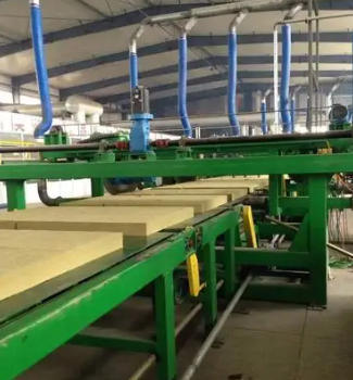 Un buon prezzo. Customizable Automatic Rock Wool Production Line with 380V/50Hz Power Supply and 1 Year Warranty for 30-150mm Panel Thickness in linea