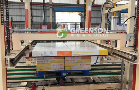Un buon prezzo. Macchina per cartoni di gesso laminati in PVC controllata da un sistema PLC con larghezza di laminazione di 1300 mm e velocità di 15 m/min in linea