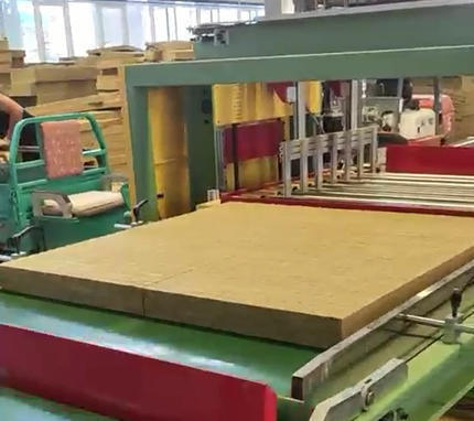 Un buon prezzo. Linea di produzione di pannelli di lana minerale controllata PLC con larghezza di 1200-2400 mm e densità di 80-200 kg/m3 in linea