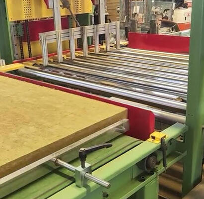 Un buon prezzo. Linea di produzione di pannelli di isolamento in lana minerale con 10000-60000 tonnellate all'anno Capacità 80-200kg/m3 Densità della materia prima e 200-300 KW di potenza totale in linea