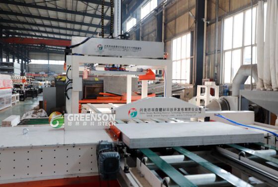 Un buon prezzo. Full Auto Gypsum Board Saw Line High Efficiency Dust Free Cutting For 1200 Mm*3000 Mm Boards in linea