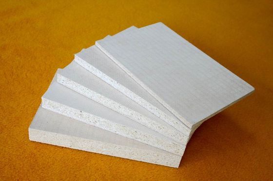 Un buon prezzo. Linea di produzione a prova di fuoco del bordo dell'ossido di magnesio automatica per la bordatura parete/del soffitto in linea