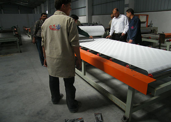 Macchina di laminazione a doppio lato completamente automatica per pannelli di soffitto in gesso in PVC