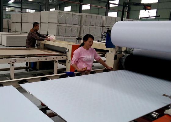 Linea di produzione di soffitti in gesso laminati in PVC e in foglio di alluminio completamente automatica
