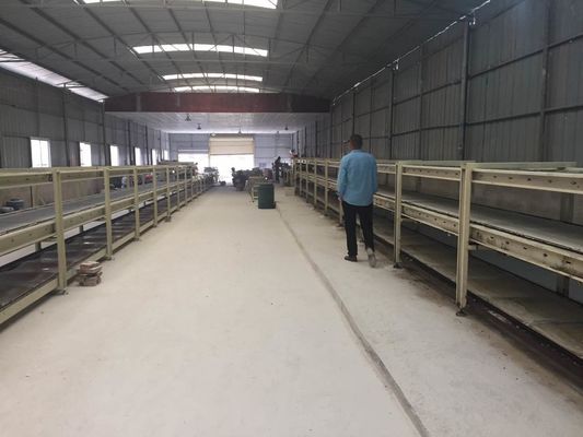 Un buon prezzo. Linea di produzione decorativa dello strato del gesso resistente 595x595, dimensione 603x603 in linea