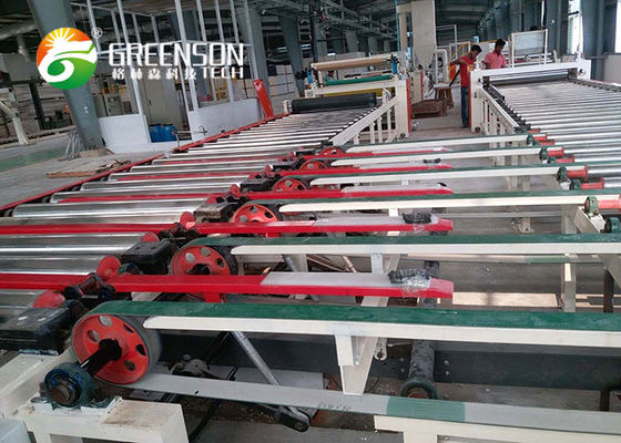 Un buon prezzo. Macchine per la fabbricazione di piastrelle da soffitto in gesso in linea