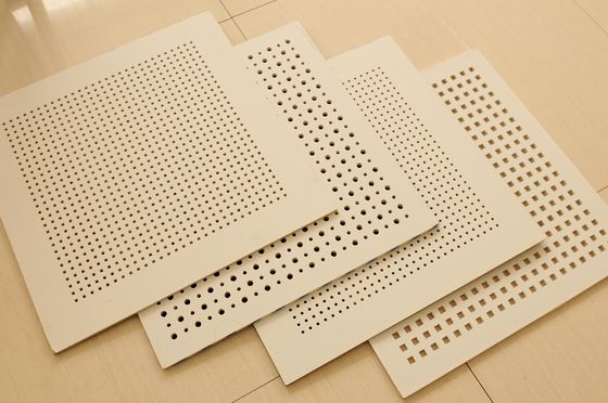Il soffitto acustico piastrella la macchina di perforazione dello strato per fori rotondi/quadrati