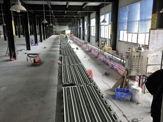 Un buon prezzo. Linea di produzione automatica del cornicione del gesso con controllo centralizzato dello SpA in linea