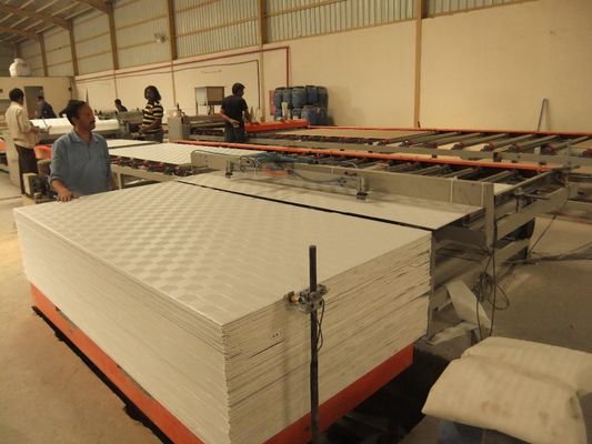 alluminio/del PVC meno macchina di lavoro della laminazione con le alte caratteristiche automatiche