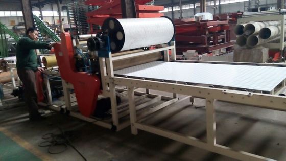 Un buon prezzo. Pianta famosa della macchina della laminazione del film del PVC dei materiali da costruzione del vinile della Cina di marca in linea