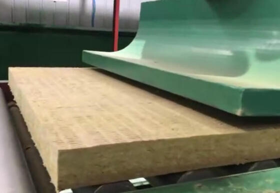 Linea di produzione di lana di roccia a risparmio energetico con controllo PLC e dimensioni del feltro regolabili