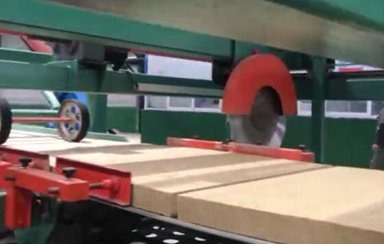 Un buon prezzo. Linea di produzione di lana di pietra di peso leggero per la produzione di cartoni di lana minerale in linea