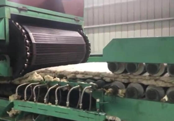 Un buon prezzo. Linea di produzione di lana di roccia a controllo automatico PLC con larghezza di 1,2 metri per la produzione di cartoni di lana minerale in linea