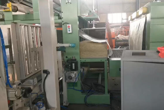 Linea di produzione di lana di roccia controllata da PLC con cura ad alta temperatura e densità di materia prima di 80-200 kg/m3