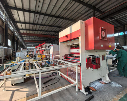 Un buon prezzo. Macchina per la perforazione di lastre di gesso controllata da PLC con pressione di 200 T e velocità di 50 volte al minuto per perforare pannelli di precisione in linea