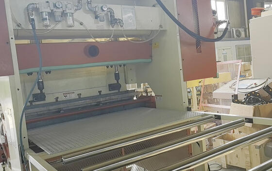 Macchina per perforare buchi ad alta efficienza, a risparmio energetico, a controllo CNC, per perforatori di cartoni di gesso e MDF