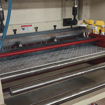 Un buon prezzo. Perforatore per cartoni di gesso industriali con 160 kg di pressione di foratura per spessore massimo di 20 mm a velocità di 1 cartone/min in linea