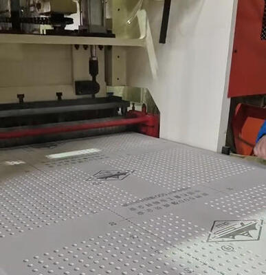 Un buon prezzo. Perforatrice professionale per cartongesso da 160 tonnellate di pressione da 11 KW con forme multiple di fori per cartongesso e pannelli in fibrocemento in linea