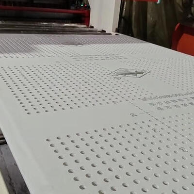 Macchina per la produzione di piastrelle per controsoffitto per ufficio Punzonatrice diretta per soffitto in fabbrica