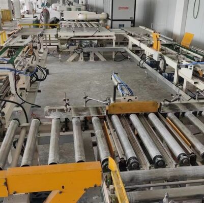 Un buon prezzo. Linea automatica di verniciatura a spruzzo per pannelli da soffitto in cartongesso in linea