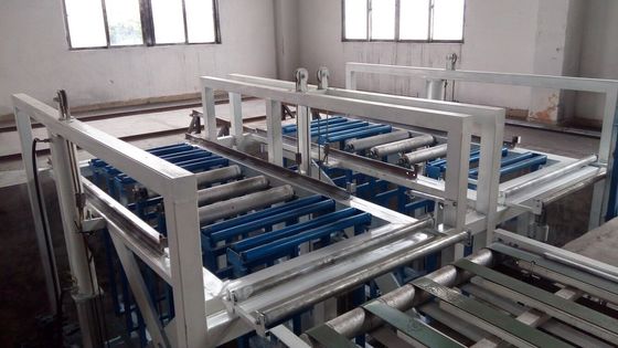 Un buon prezzo. Linea di produzione isolata strutturale del pannello del MgO con l'alimentazione automatica della muffa in linea