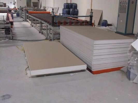 Linea di produzione professionale delle mattonelle del soffitto del gesso con il bordo automatico che scarica macchina