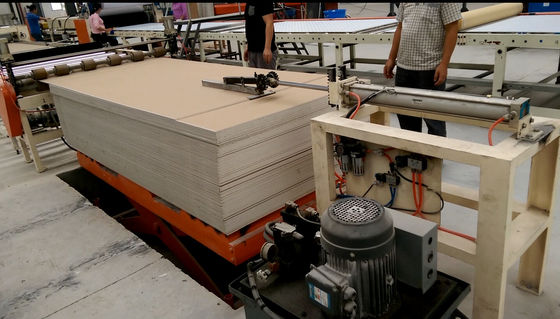 Spinta - scriva il sistema a macchina d'alimentazione dello SpA della macchina della laminazione del bordo di gesso del film del PVC del bordo