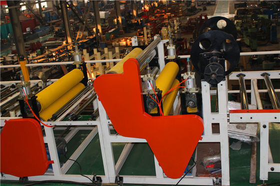 Un buon prezzo. Larghezza di laminazione massima della macchina 1300mm della laminazione del PVC del bordo di gesso di piccola impresa in linea